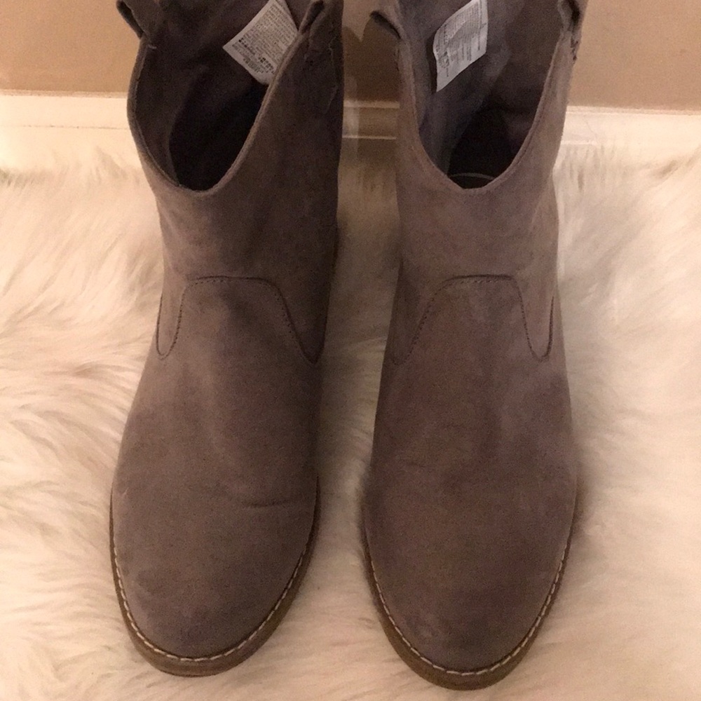“I Have A Little Boot-tay” light gray booties - Picture 3 of 8
